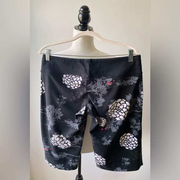 Lululemon Floral Print Activewear Knee Length Shorts - Picture 2 of 6